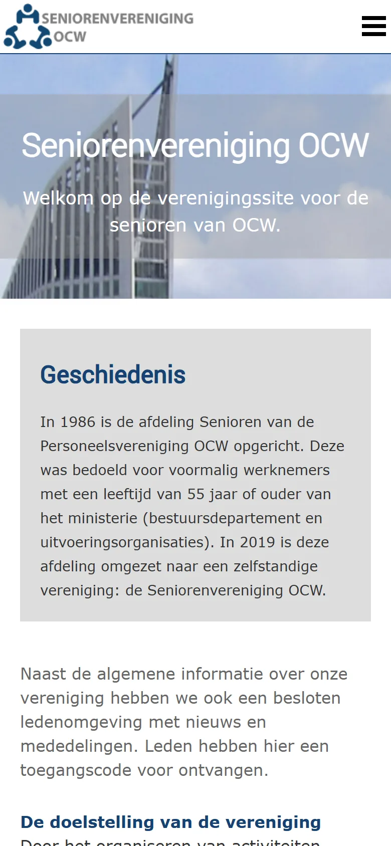 Website van Seniorenvereniging OCW op een telefoon, gebouwd door Quickpage